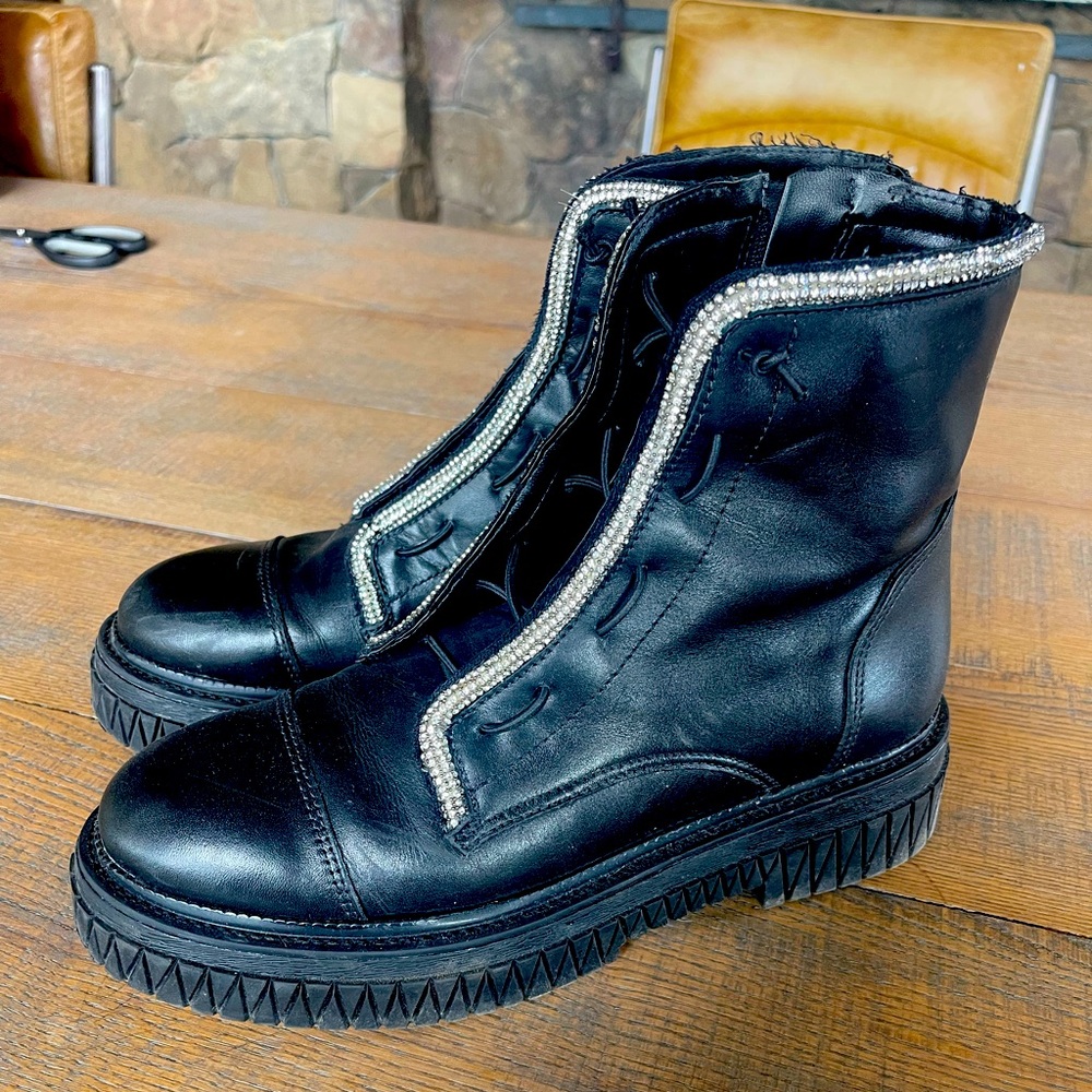 Shutz leather boots